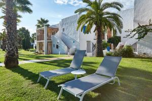 Jardín al aire libre en Cala Llenya Resort Ibiza