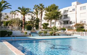Bazén v ubytování 3 Bedroom Nice Apartment In Santa Pola nebo v jeho okolí