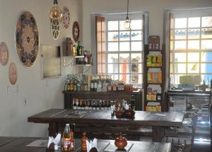 Reštaurácia alebo iné gastronomické zariadenie v ubytovaní Cafe Preto Pousada e Bistrô