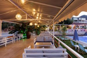 Bazén v ubytování Gorgona Hotel nebo v jeho okolí