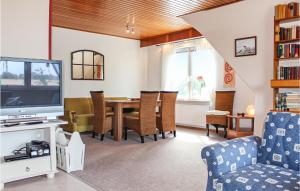 Posezení v ubytování Cozy Apartment In Wurster Nordseeküste