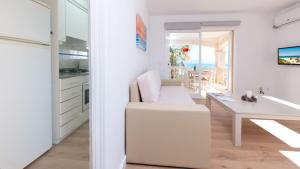 Kuchyň nebo kuchyňský kout v ubytování Apartment Countess Attic 3-3, Sun of the Bay 3, at Alcudia Beach