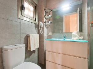 Apartment Paradise Bay 3 at Alcudia Beach, Salzes 3 tesisinde bir banyo