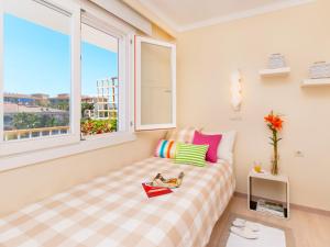 Łóżko lub łóżka w pokoju w obiekcie Apartment Corales de Mar, at Alcudia Beach