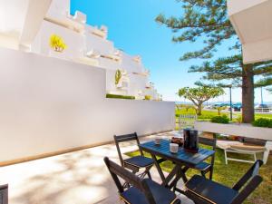Balkón alebo terasa v ubytovaní Apartment Oiza Sand Castle 15 at Alcudia Beach, WIFI and aircon + 24 fotografií
