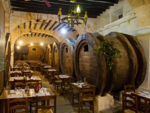 מסעדה או מקום אחר לאכול בו ב-Villa Es Velar 34 de Binissalem