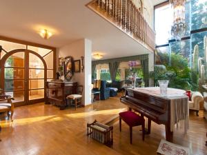 a living room with a piano and a table at Villa Tramontana de Lloseta, piscina y vista montaña in Lloseta +24 photos