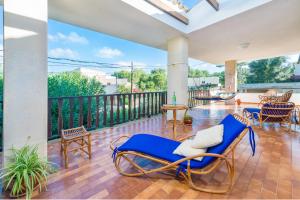 Balkón alebo terasa v ubytovaní Villa Can Salom, villa for 8 at Mal Pas Beach