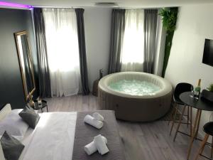 Posteľ alebo postele v izbe v ubytovaní Apartment Zagreb Jacuzzi
