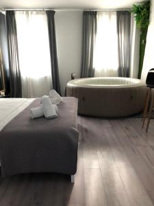 Posteľ alebo postele v izbe v ubytovaní Apartment Zagreb Jacuzzi