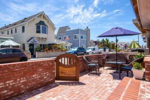 Gallery image of 307 Thirty Fifth Street in Newport Beach