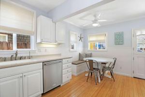 Gallery image of 307 Thirty Fifth Street in Newport Beach