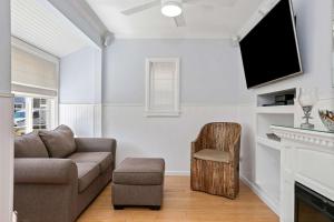 Gallery image of 307 Thirty Fifth Street in Newport Beach