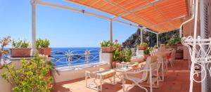 A balcony or terrace at Villa Teste di Moro