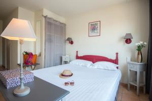 Voodi või voodid majutusasutuse Hotel du Forum toas
