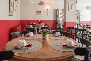 Restoran või mõni muu söögikoht majutusasutuses Hotel du Forum