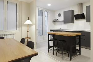 Kuchnia lub aneks kuchenny w obiekcie Xingola - Basque Stay