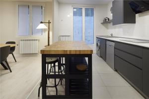 Kuchnia lub aneks kuchenny w obiekcie Xingola - Basque Stay