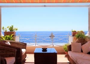 A general sea view or a sea view taken from A villát