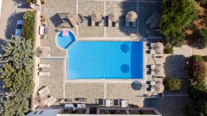 an overhead view of a swimming pool at Parosland Hotel in Aliki