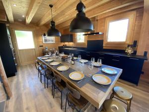 Η κουζίνα ή μικρή κουζίνα στο LAKE LOUISE Chalet mitoyen proche pistes avec vue panoramique +18 φωτογραφίες