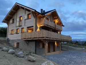 Gallery image of WHYMPER Chalet mitoyen proche pistes avec vue panoramique in La Toussuire