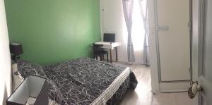 Postel nebo postele na pokoji v ubytování Hotel du Chemin de Fer