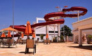 a water park with a red water slide at Apartamento Lacqua Di Roma III in Caldas Novas