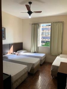 En eller flere senger på et rom på Brasil Palace Hotel