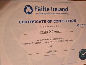 un finto certificato di completamento dell’Irlanda su un foglio di Ely House B&B a Shannonbridge