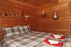 Postel nebo postele na pokoji v ubytování Rocky Ridge Resort-BC