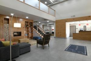 Гостиная зона в Country Inn & Suites by Radisson, Oklahoma City Airport, OK