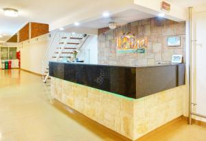 a bar in a room with a stone wall at Hotel Thama in Palmira