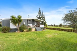 Zahrada ubytování Queenie - Waikanae Beach Holiday Home