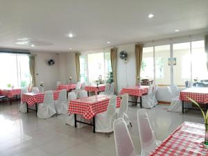 Restaurace v ubytování โรงแรมเวลลิงตัน