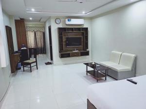 Posezení v ubytování Hotel Crown Inn Multan