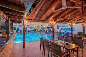 The swimming pool at or close to Sisi Breeze Hotel