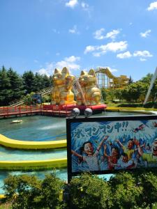 富士河口湖町にあるブルーバードホテルのウォーターパーク(ジェットコースター付)