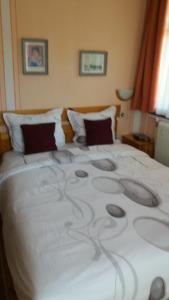 A bed or beds in a room at Guest House Bolyarka