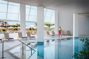 Bazén v ubytování Louis Imperial Beach nebo v jeho okolí