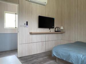 Postel nebo postele na pokoji v ubytování Taichung HSR Homestay + 14 fotografií
