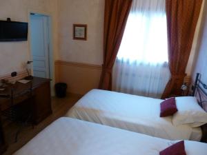 A bed or beds in a room at La Locanda di San Biagio