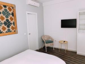 TV a/nebo společenská místnost v ubytování Boutike Guesthouse