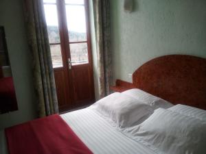 Fotografie z fotogalerie ubytování Hôtel Restaurant L'Ecrevisse v destinaci Thizy-les-Bourgs