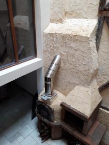 a pipe on the side of a building next to a window at Sinagoga in Peñaranda de Duero