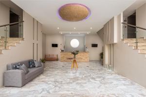 A seating area at Sisi Breeze Hotel