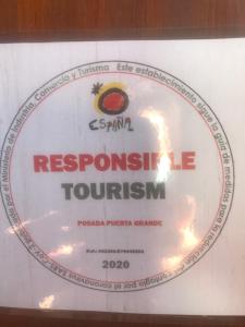 Ett certifikat, pris eller annat dokument som visas upp på Posada Puerta Grande