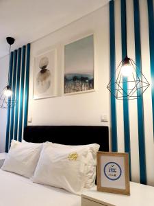 Postel nebo postele na pokoji v ubytování Bellu Suites