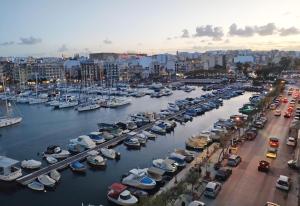 Nespecifikovaný výhled na destinaci Msida nebo výhled na město při pohledu z apartmánu