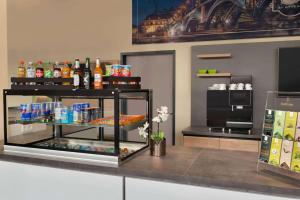 Lounge oder Bar in der Unterkunft Super 8 by Wyndham Mainz Zollhafen